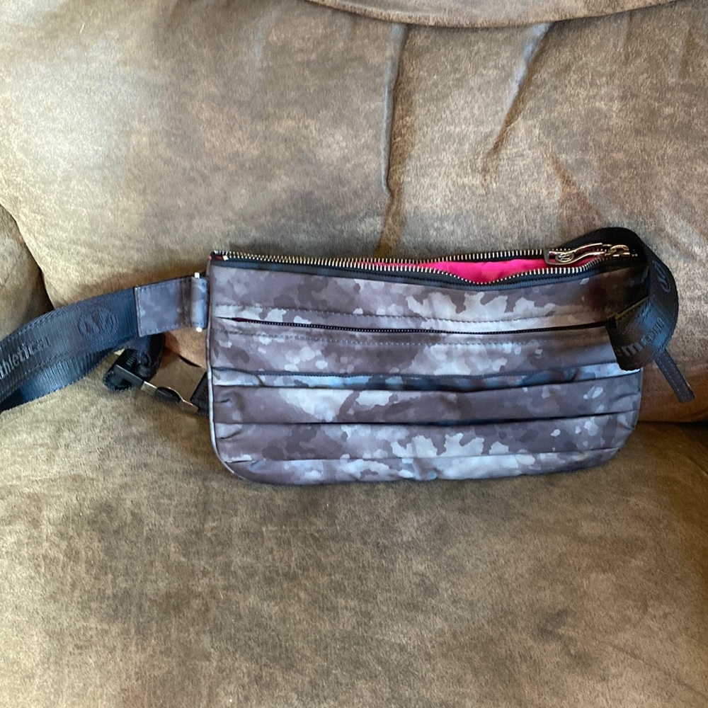 Lululemon Belt Bag/Hand Warmer Sherpa Lined (RARE)-EUC